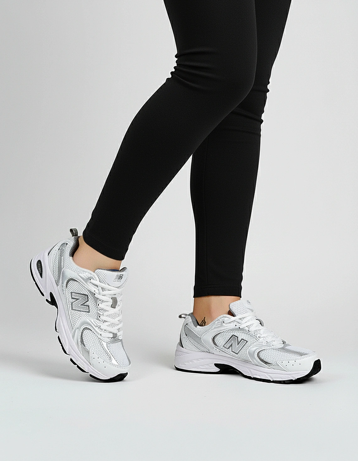 کفش دویدن زنانه نیو بالانس 530 W کفش دویدن زنانه نیو بالانس 530 W