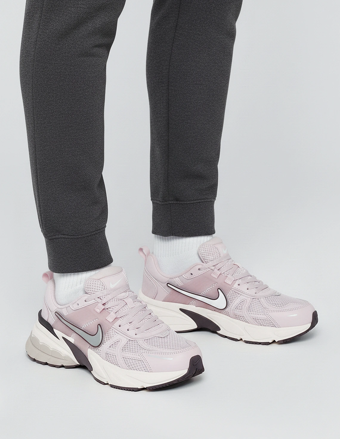 کفش دویدن زنانه نایکی V2K Run W