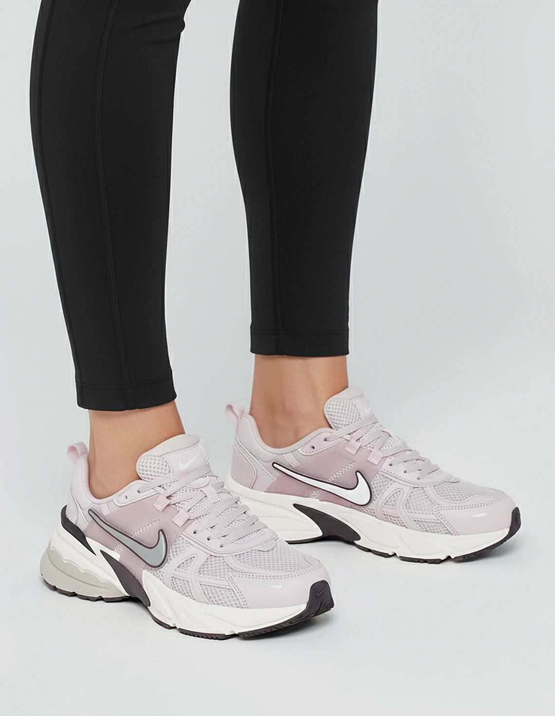 کفش دویدن زنانه نایکی V2K Run W