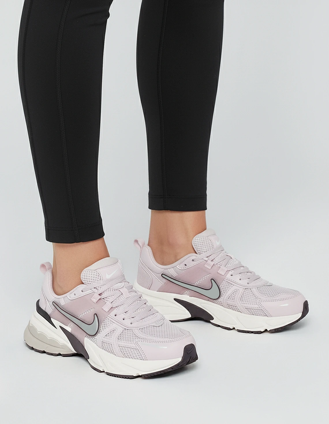 کفش دویدن زنانه نایکی V2K Run W کفش دویدن زنانه نایکی V2K Run W