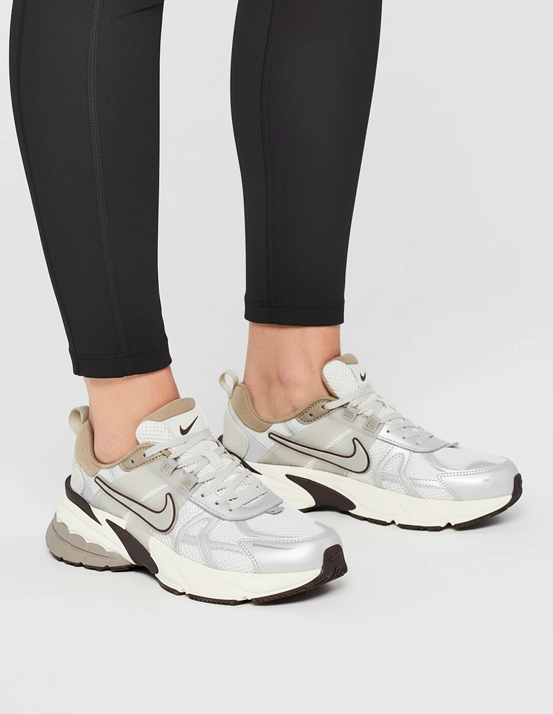 کفش دویدن زنانه نایکی V2K Run W کفش دویدن زنانه نایکی V2K Run W