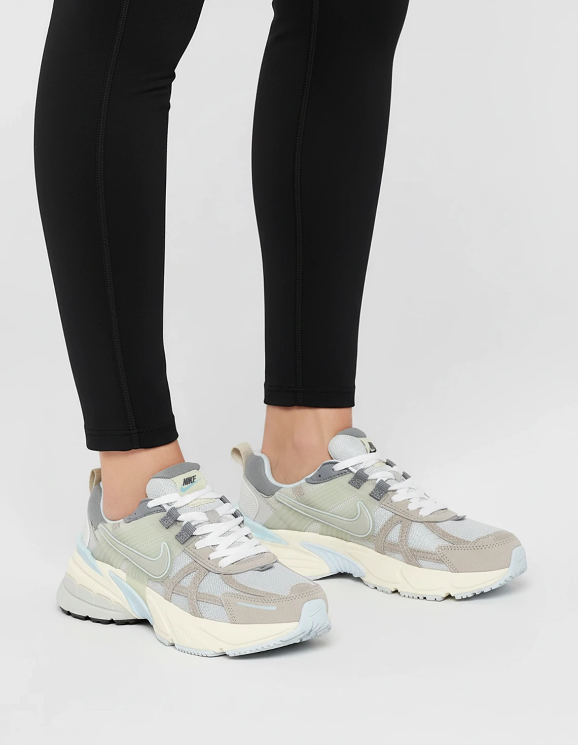 کفش دویدن زنانه نایکی V2K Run W کفش دویدن زنانه نایکی V2K Run W