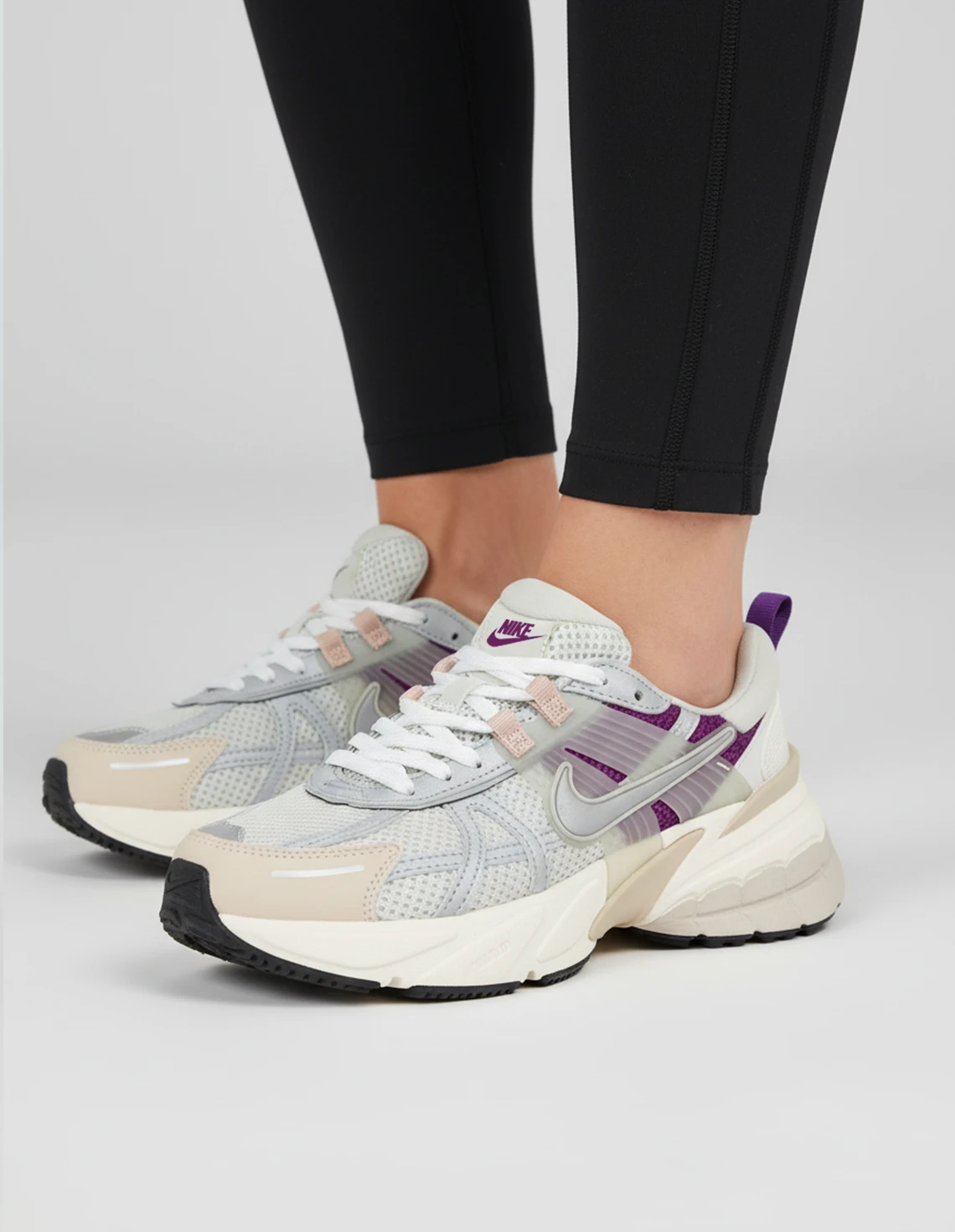 کفش دویدن زنانه نایکی V2K Run W کفش دویدن زنانه نایکی V2K Run W