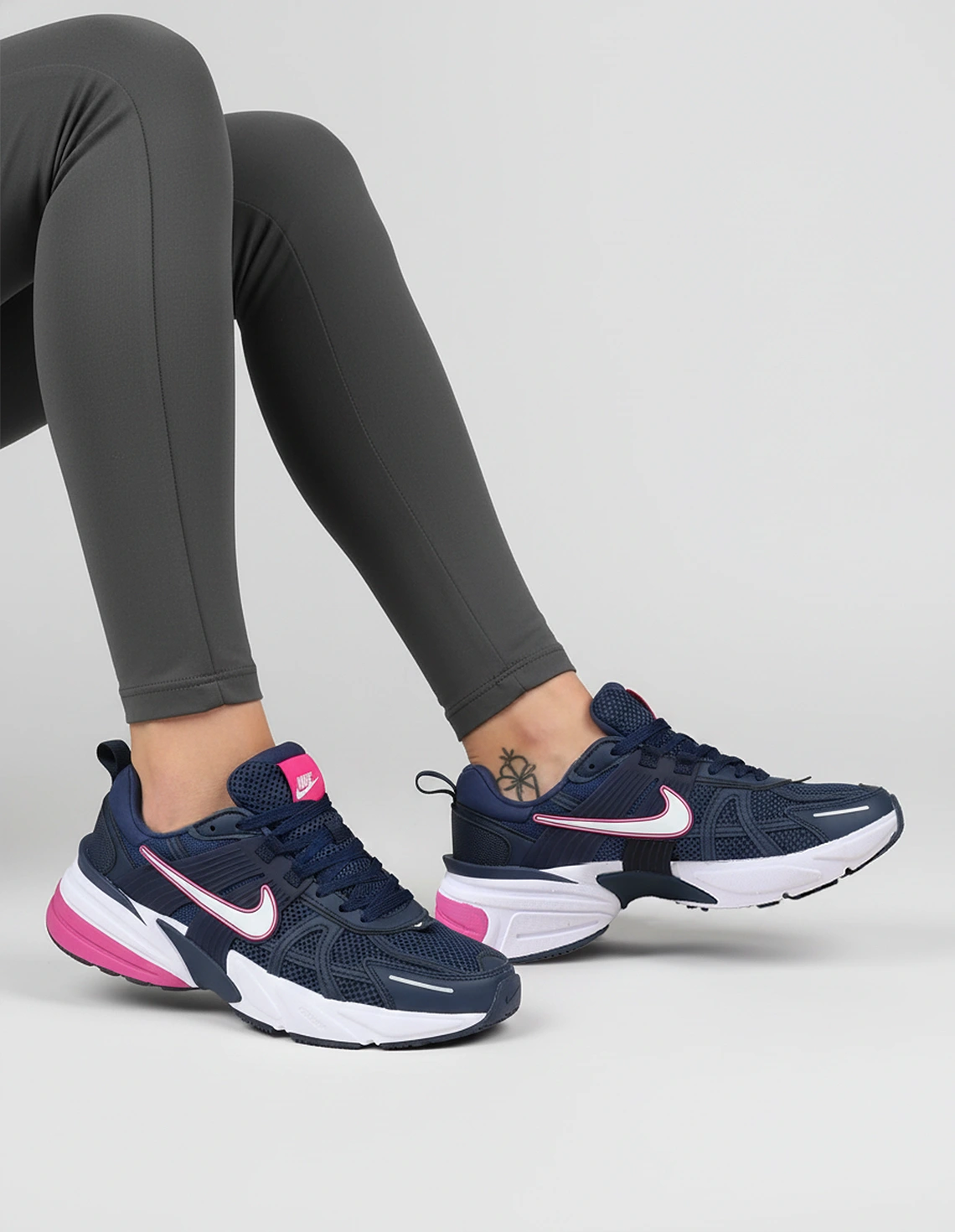 کفش دویدن زنانه نایکی V2K Run W