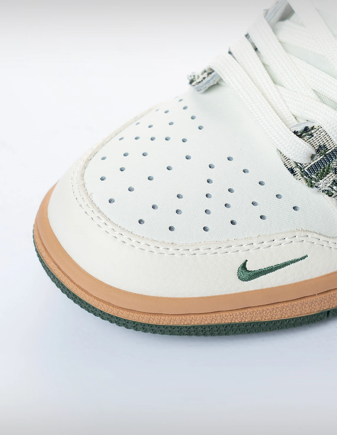 کفش روزانه مردانه نایک Nike Air Jordan 1 Travis Scott  Dior M