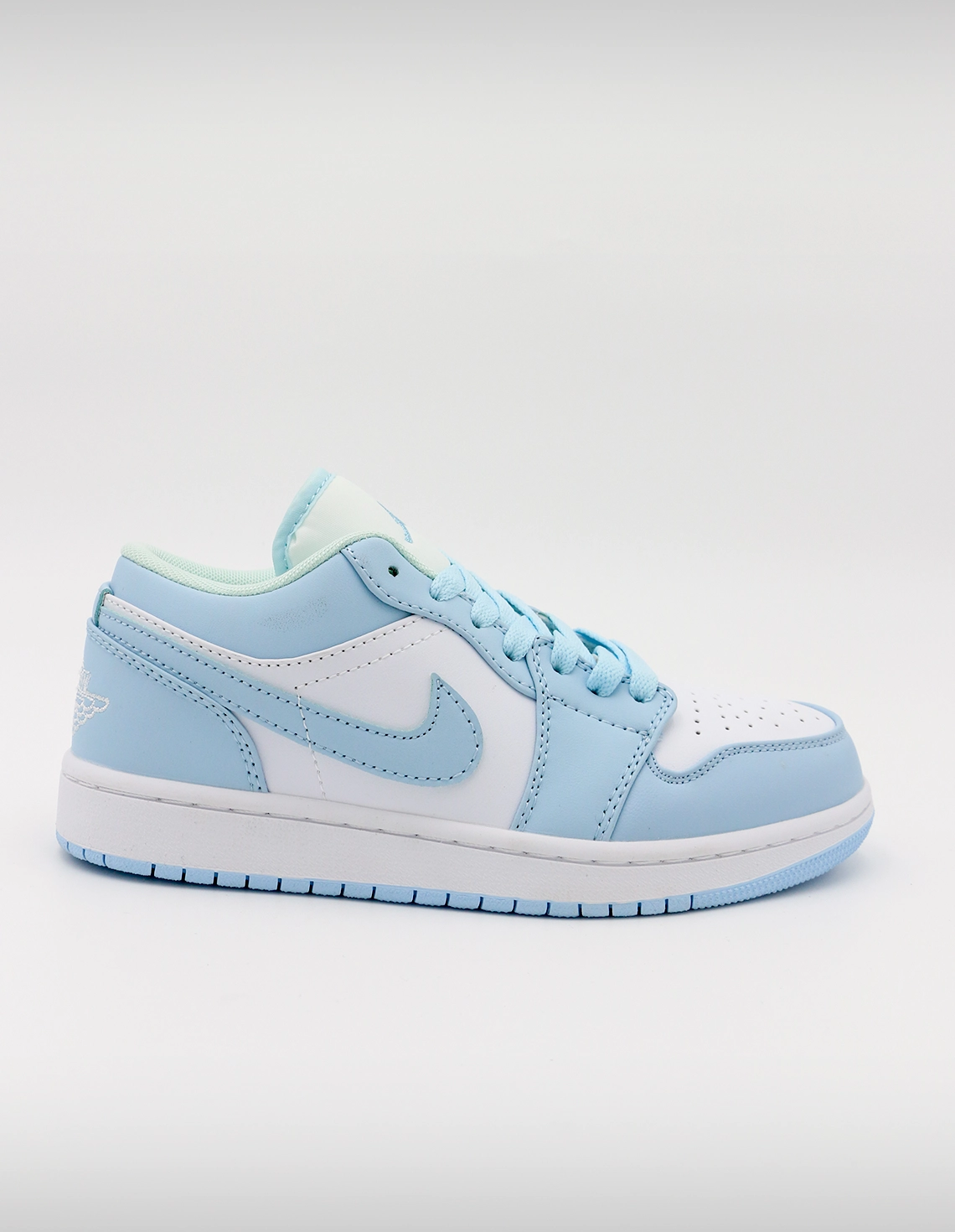 کفش روزانه زنانه نایک Nike Air Jordan 1 Low OG W